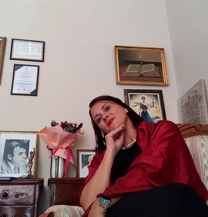 Advokat Ivana M. Nikolić u svojoj kancelariji u Obrenovcu